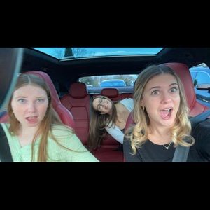 Meet your Posher, Olivia